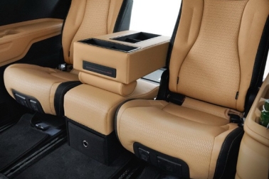   3   KIA Carnival 4 