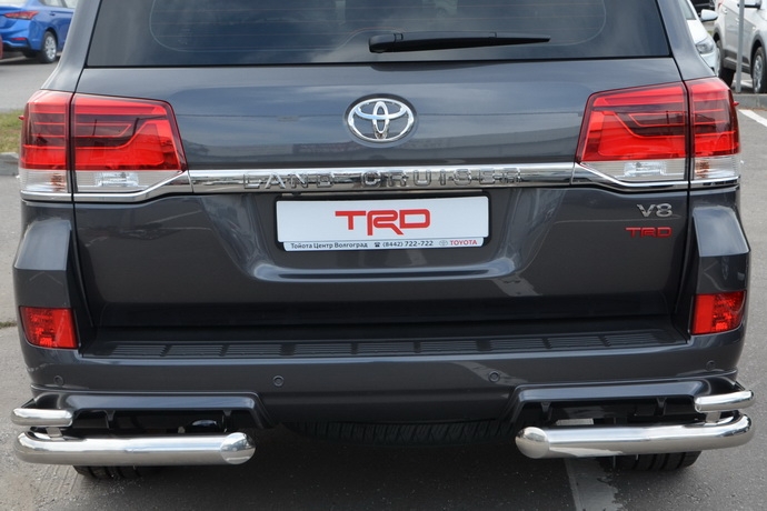    Toyota Land Cruiser 200 TRD  